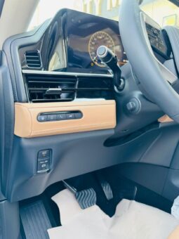 
										Infiniti QX80 full									